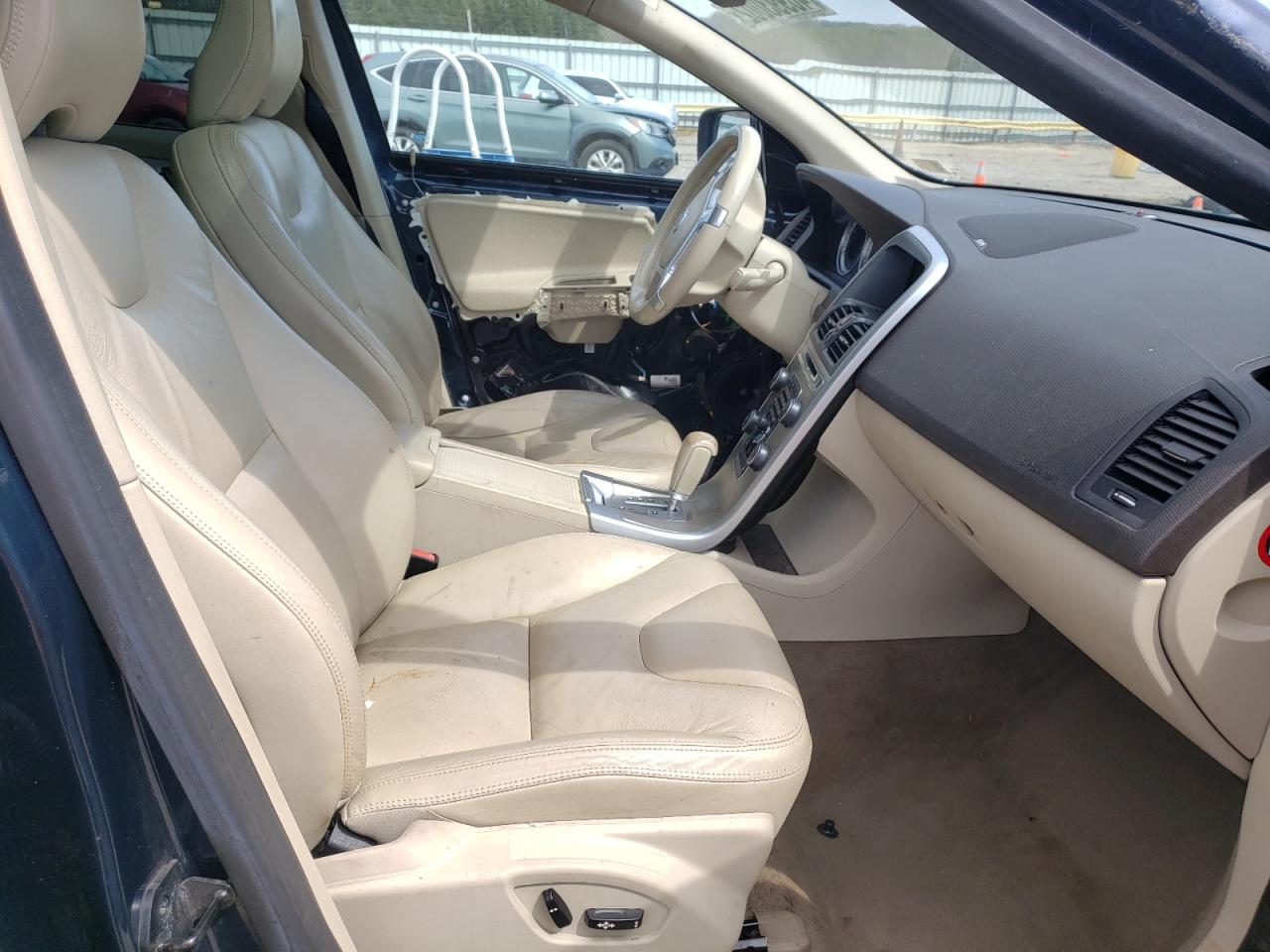Photo 5 from auction – 2011 VOLVO XC60 T6 with VIN YV4902DZ8B2218980