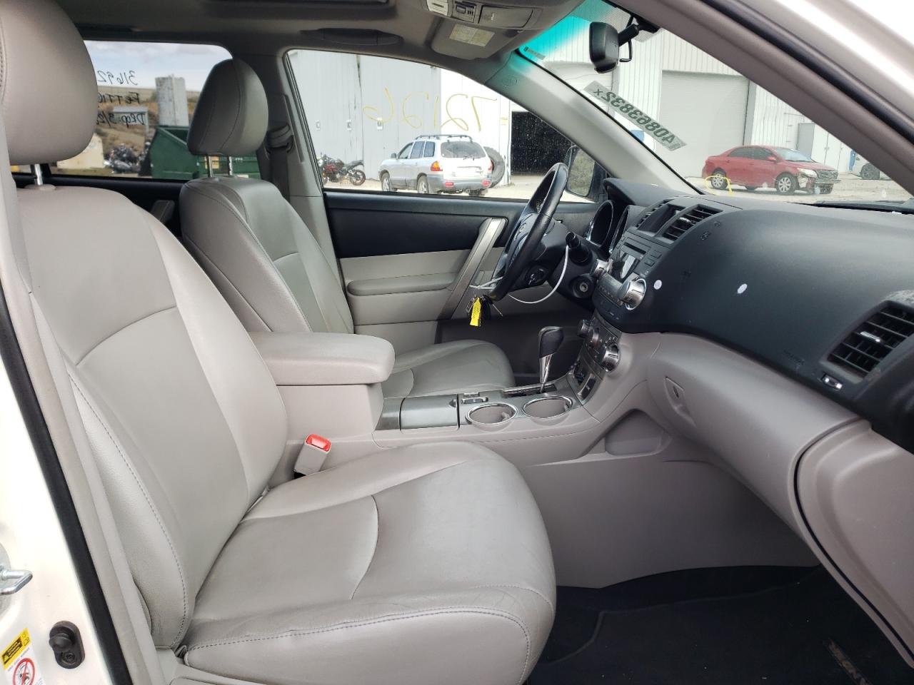 Zdjęcie 5 z aukcji – 2012 TOYOTA HIGHLANDER z VIN 5TDBK3EH9CS130377