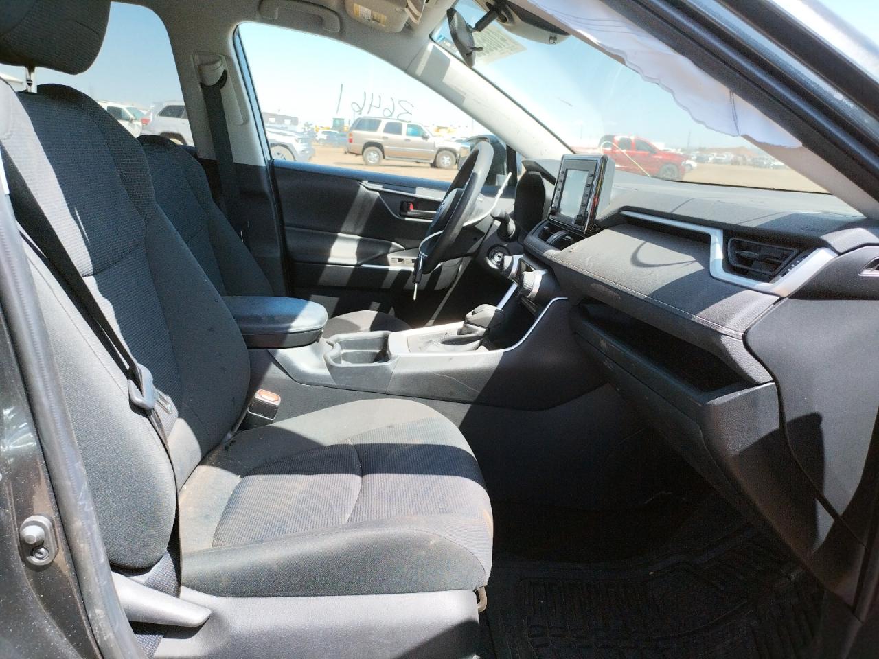 Photo 5 from auction – 2020 TOYOTA RAV4 LE with VIN 2T3H1RFV4LC047038