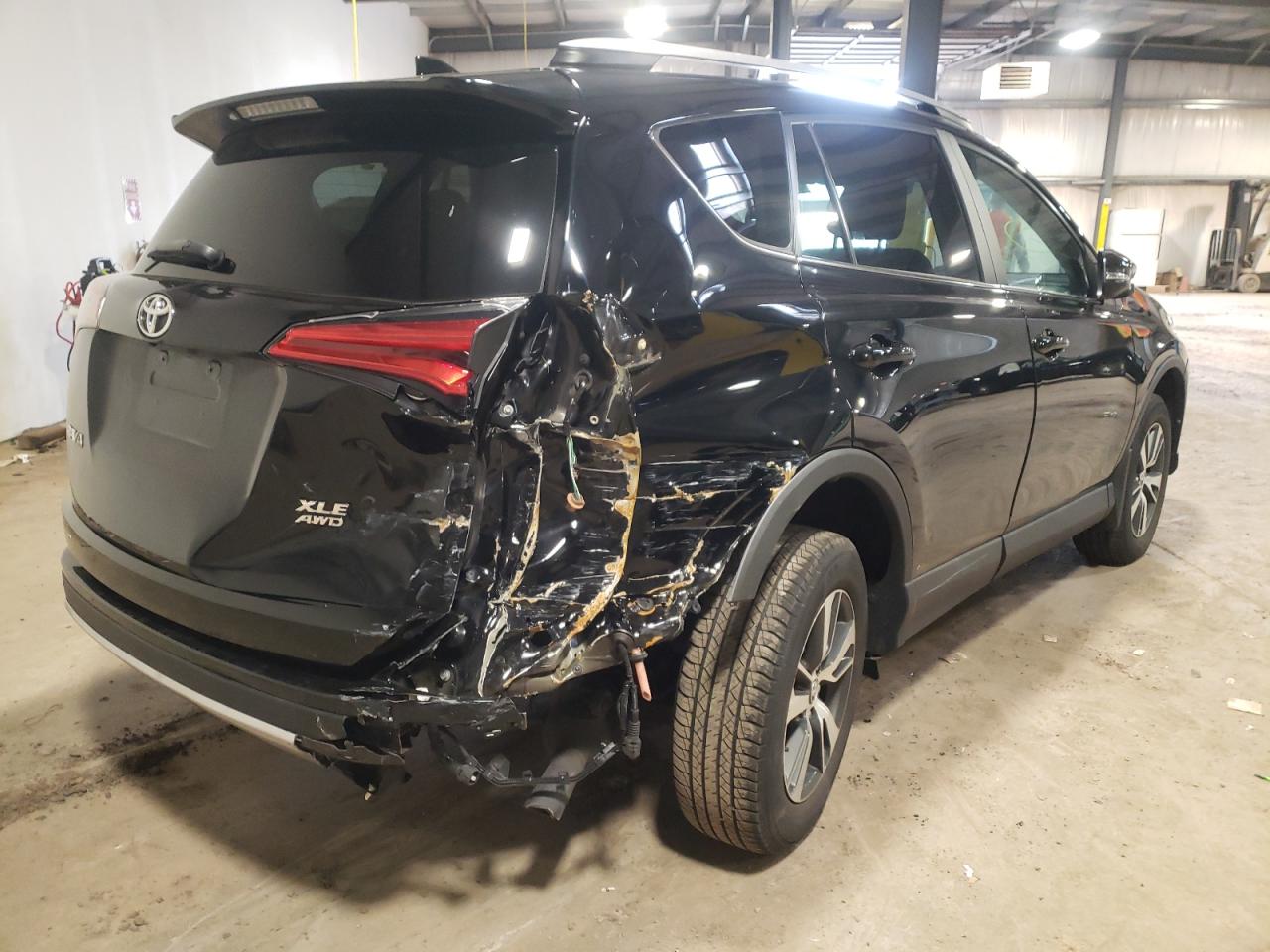 Photo 4 from auction – 2018 TOYOTA RAV4 ADVEN with VIN 2T3RFREV6JW780615