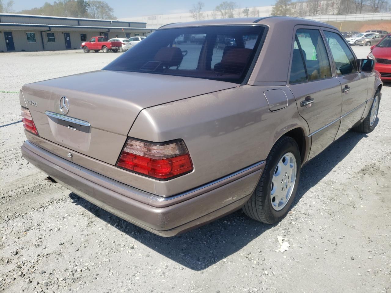 Photo 4 from auction – 1994 MERCEDES-BENZ E 320 with VIN WDBEA32E1RC121823