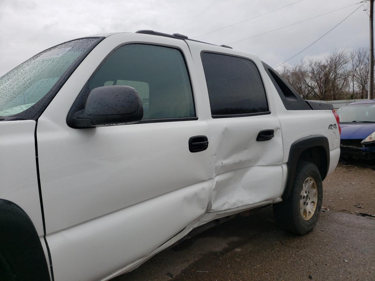 Photo 10 from auction – 2004 CHEVROLET AVALANCHE with VIN 3GNEK12T64G269688