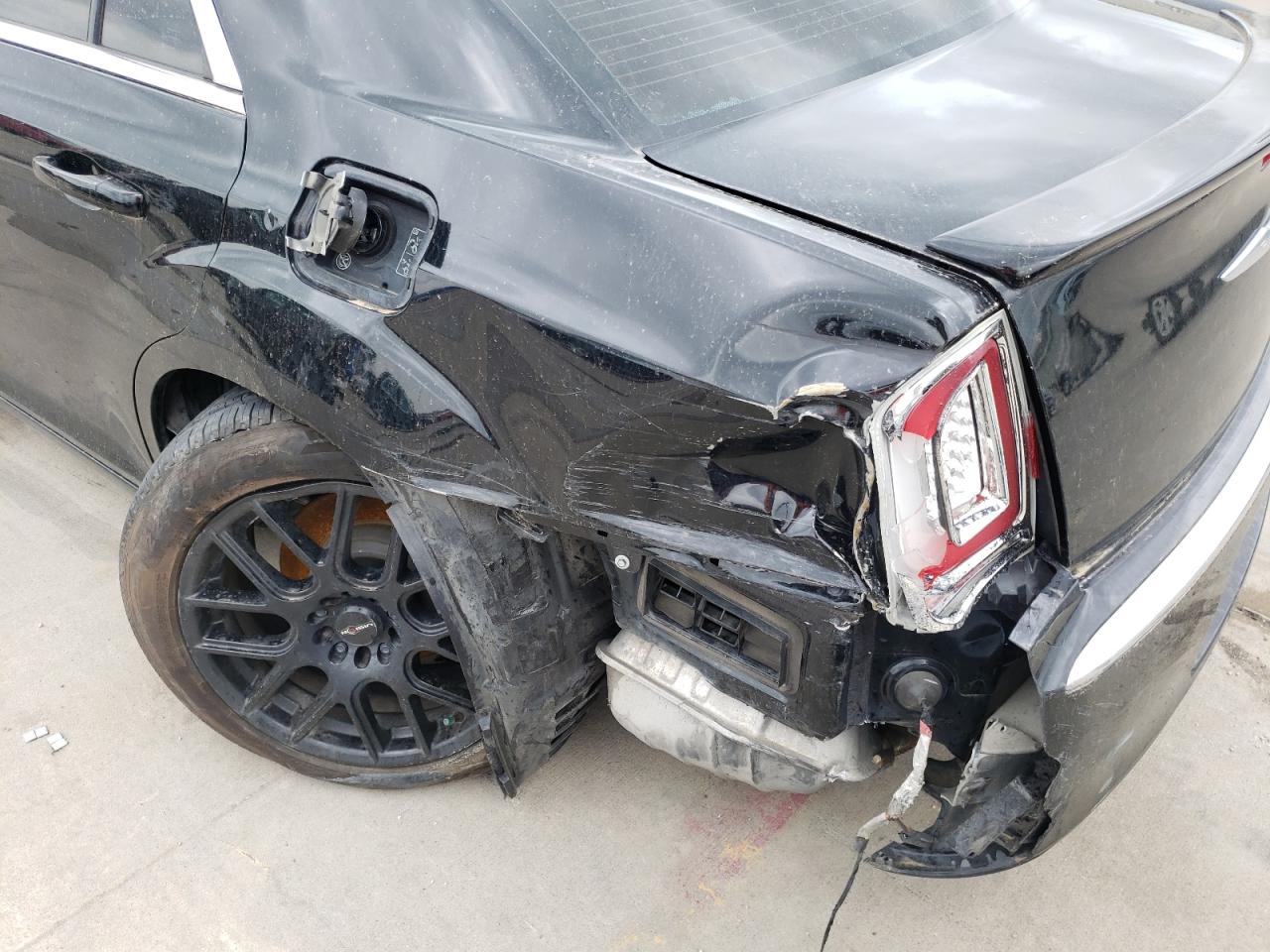 Photo 9 from auction – 2015 CHRYSLER 300 LIMITE with VIN 2C3CCAAG8FH833141