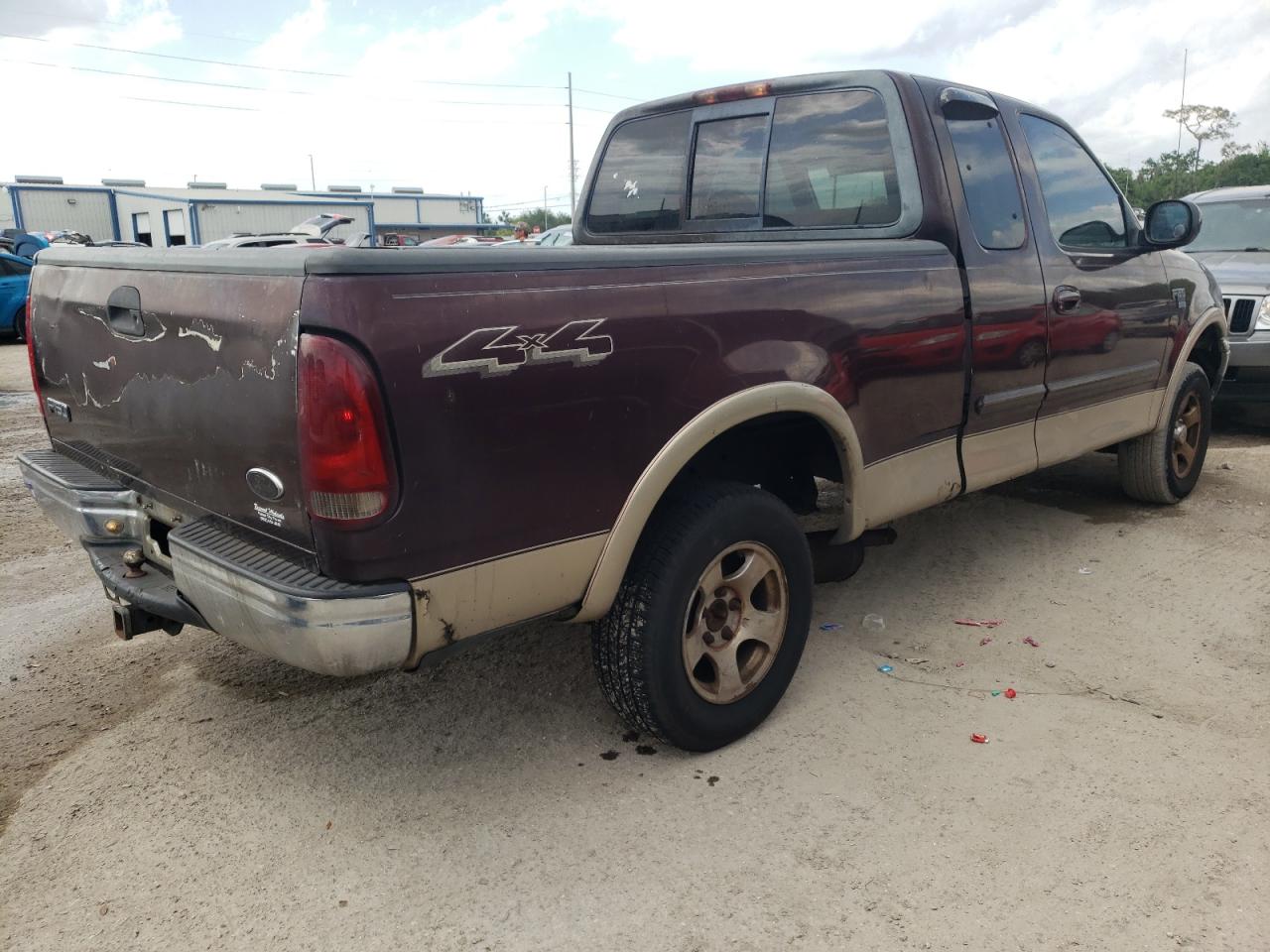 Photo 4 from auction – 2000 FORD F150 with VIN 1FTRX18L8YNB00451