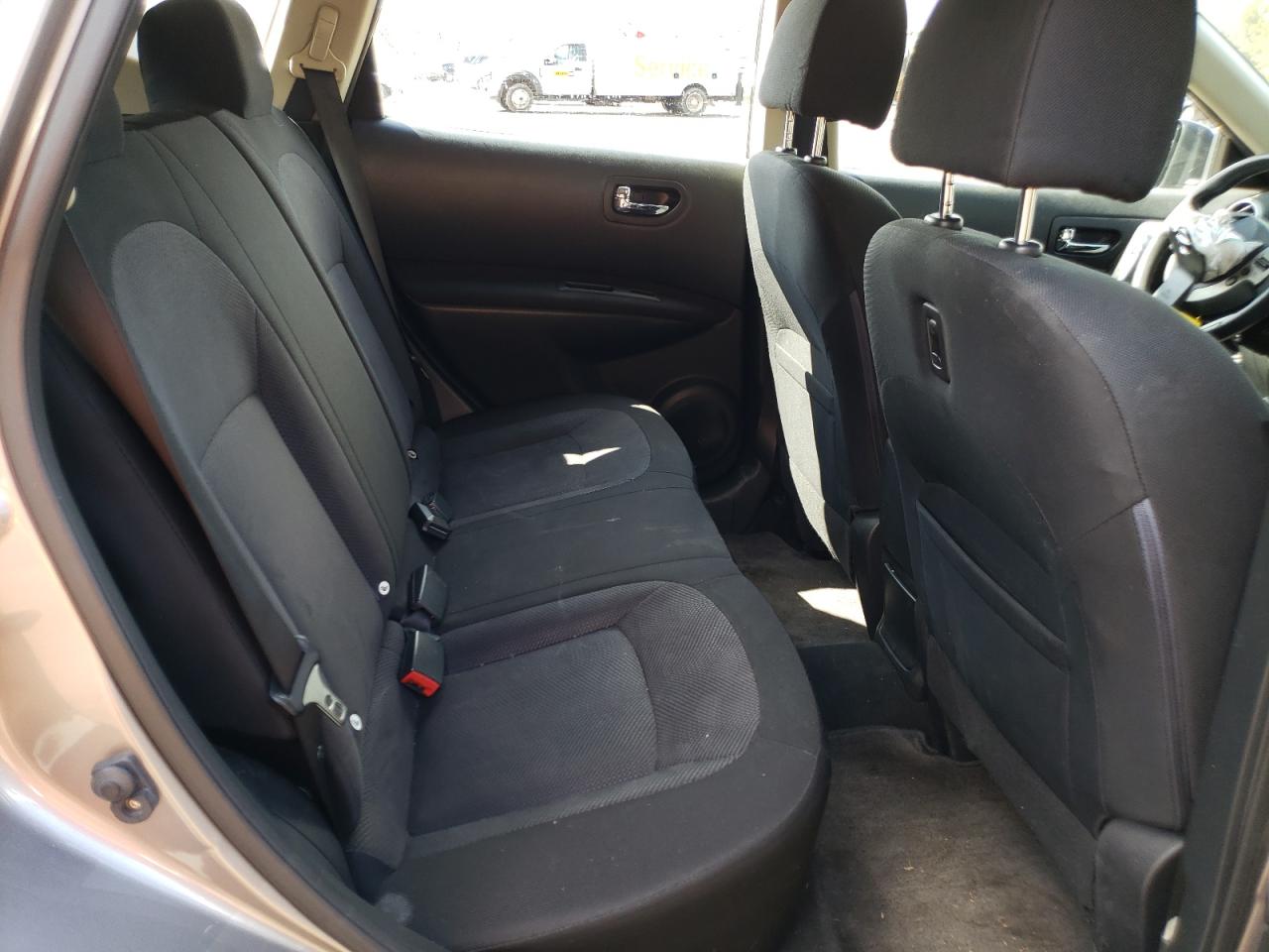 Photo 6 from auction – 2013 NISSAN ROGUE S with VIN JN8AS5MV5DW613000