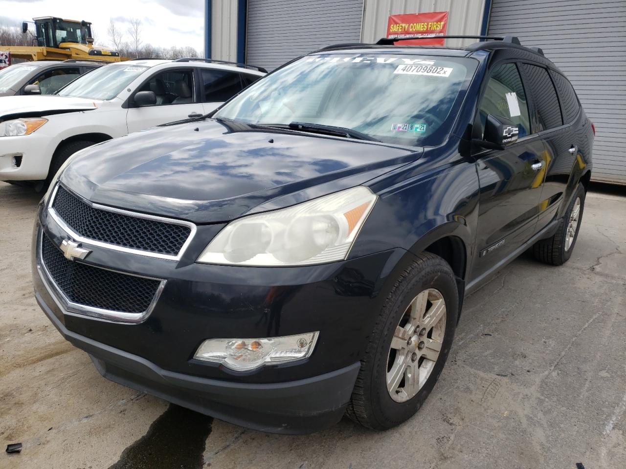 Photo 2 from auction – 2009 CHEVROLET TRAVERSE L with VIN 1GNEV23D69S177890