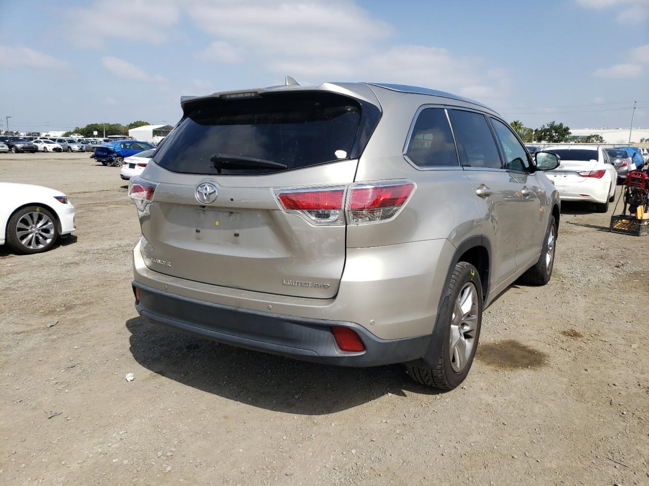 Photo 4 from auction – 2014 TOYOTA HIGHLANDER with VIN 5TDDKRFH6ES023462