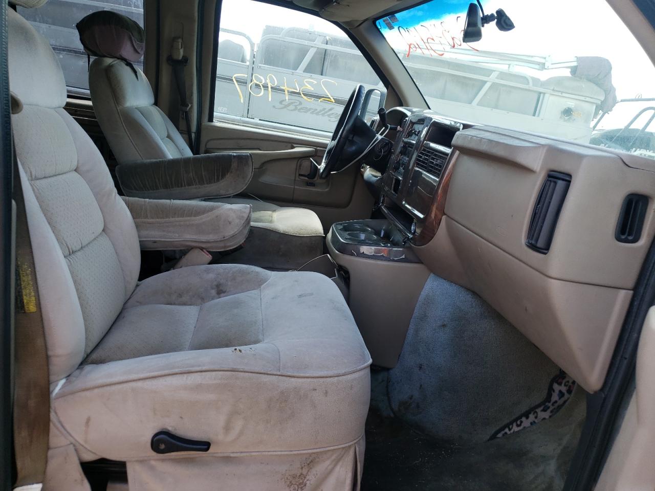 Photo 5 from auction – 2003 CHEVROLET EXPRESS G1 with VIN 1GBFG15T331235235