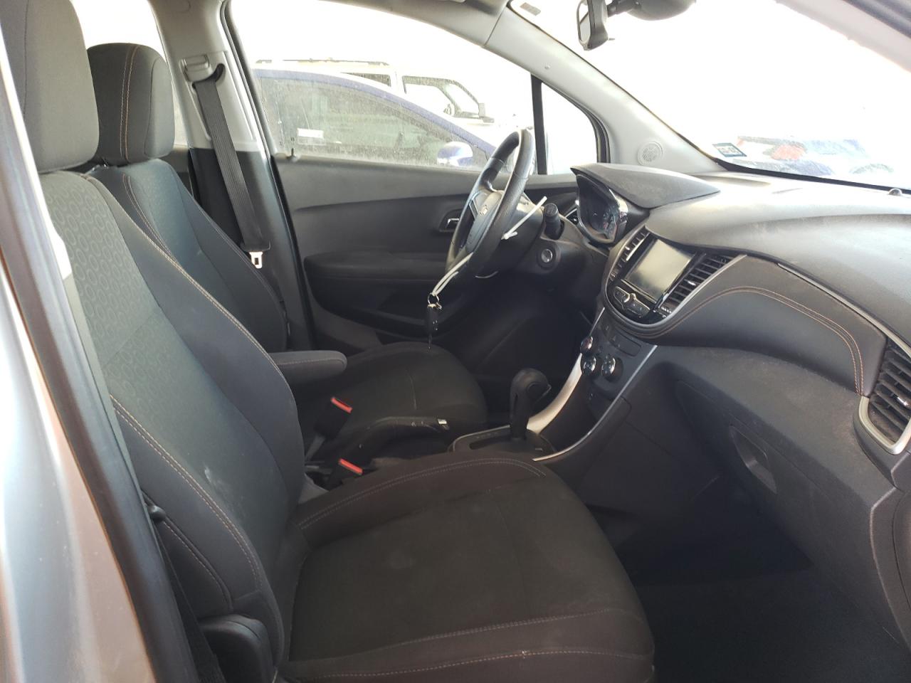 Photo 5 from auction – 2017 CHEVROLET TRAX LS with VIN 3GNCJKSB1HL208673