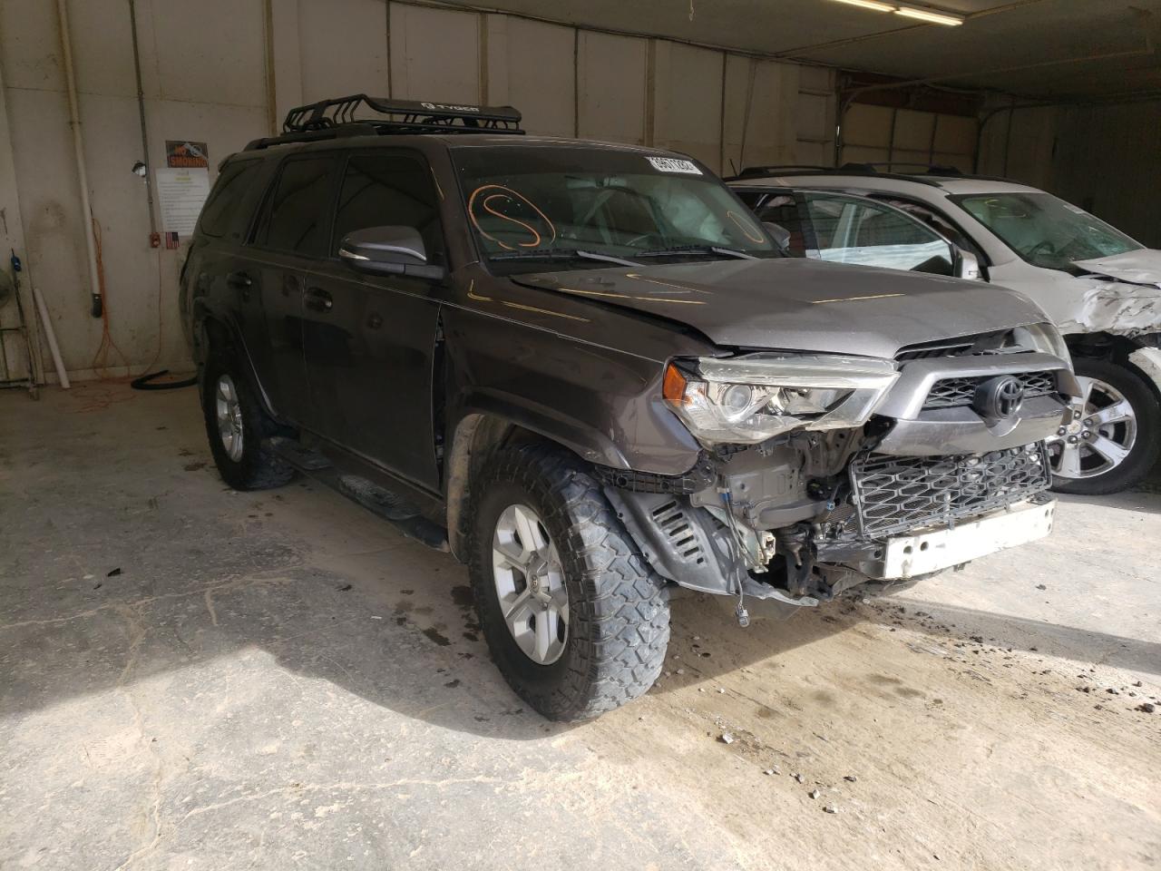TOYOTA 4RUNNER SR 2017 with VIN JTEBU5JR4H5441566 - Photo from auction