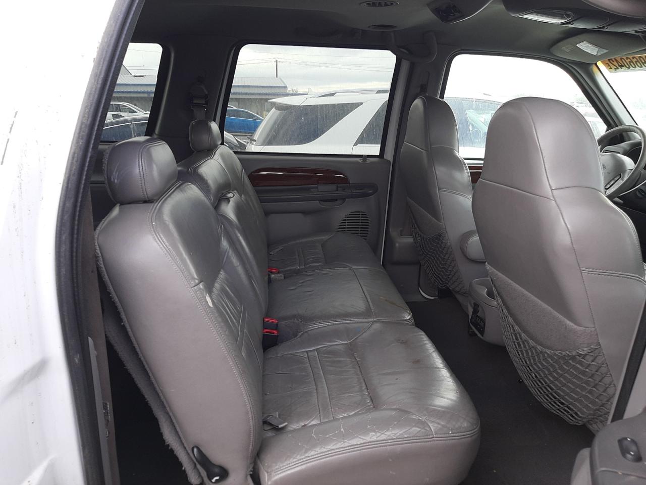 Photo 6 from auction – 2000 FORD EXCURSION with VIN 1FMNU43S6YED83841