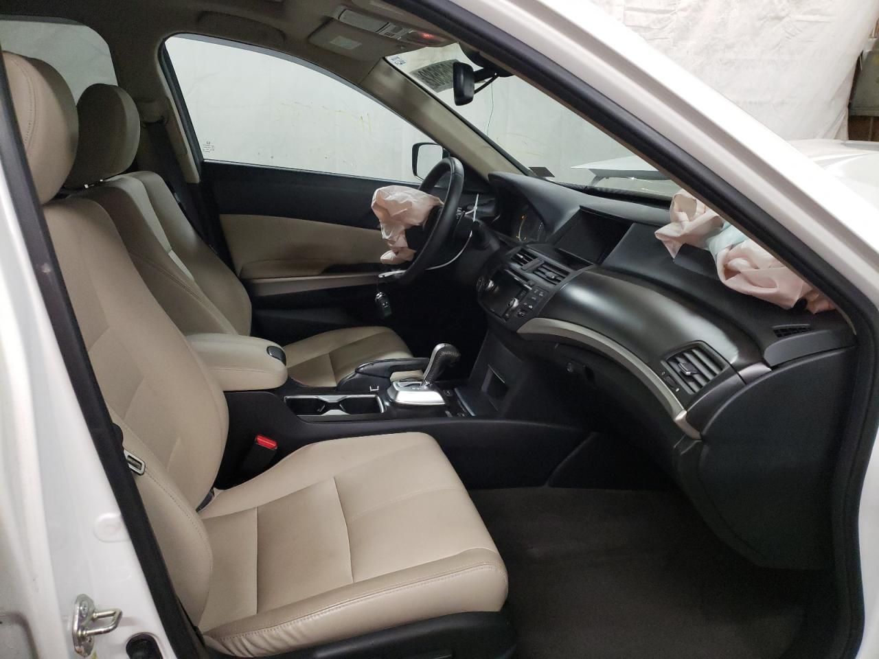 Photo 5 from auction – 2015 HONDA CROSSTOUR with VIN 5J6TF2H57FL002238