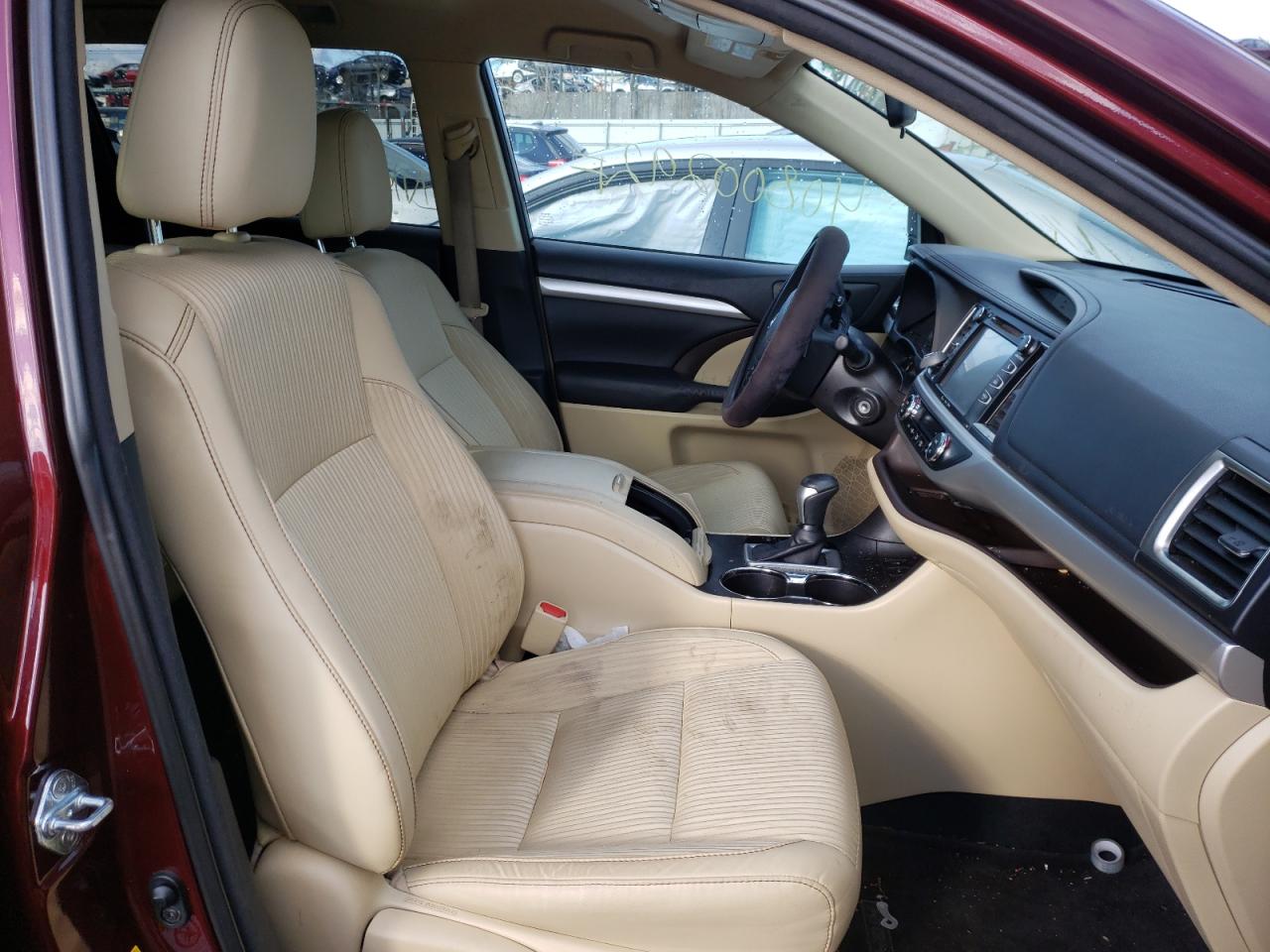 Photo 5 from auction – 2016 TOYOTA HIGHLANDER with VIN 5TDZKRFH1GS136700