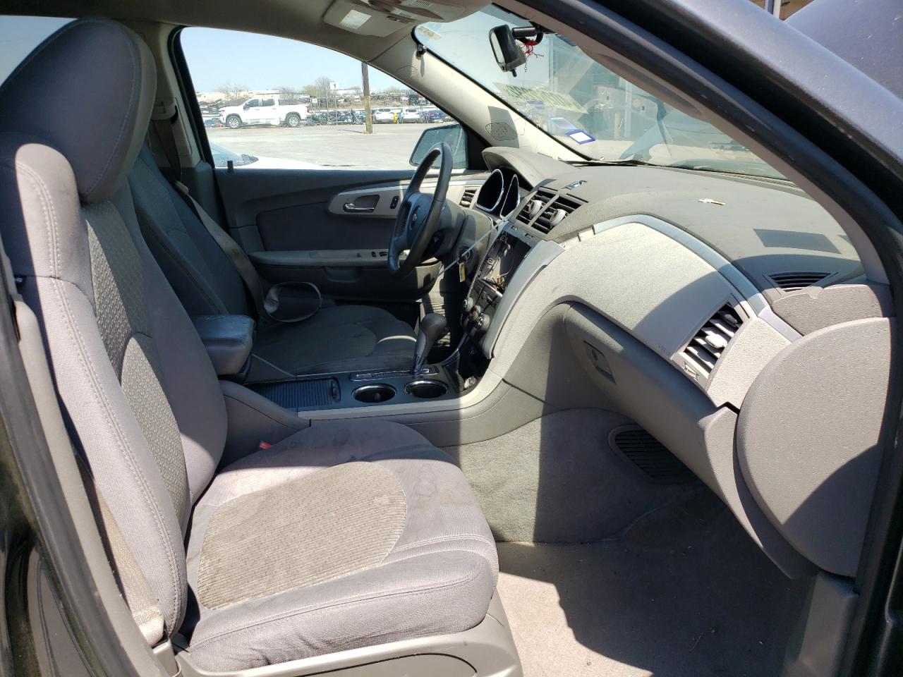 Photo 5 from auction – 2011 CHEVROLET TRAVERSE L with VIN 1GNKREEDXBJ268615