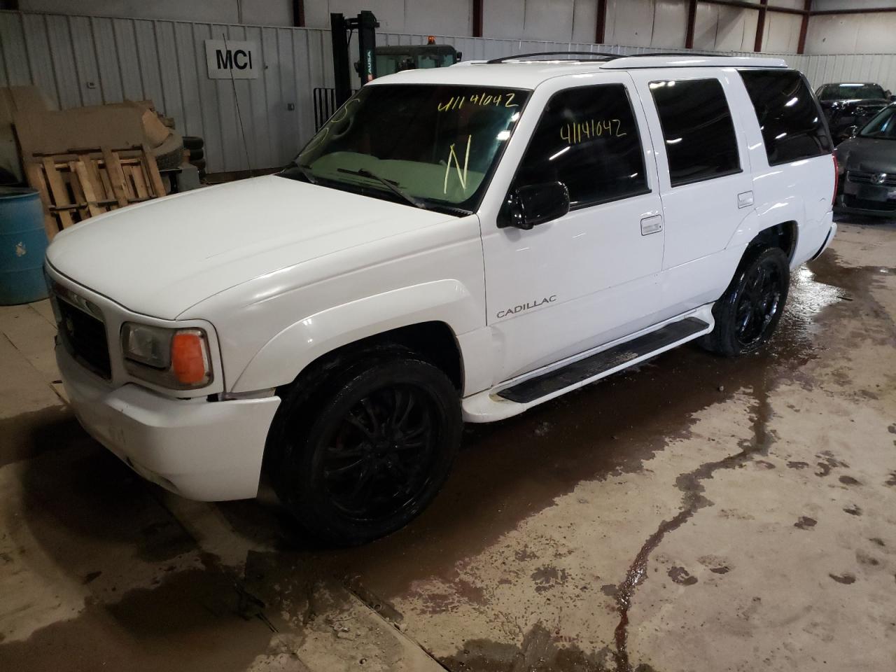 Photo 2 from auction – 2000 CADILLAC ESCALADE with VIN 1GYEK13R7YR157882