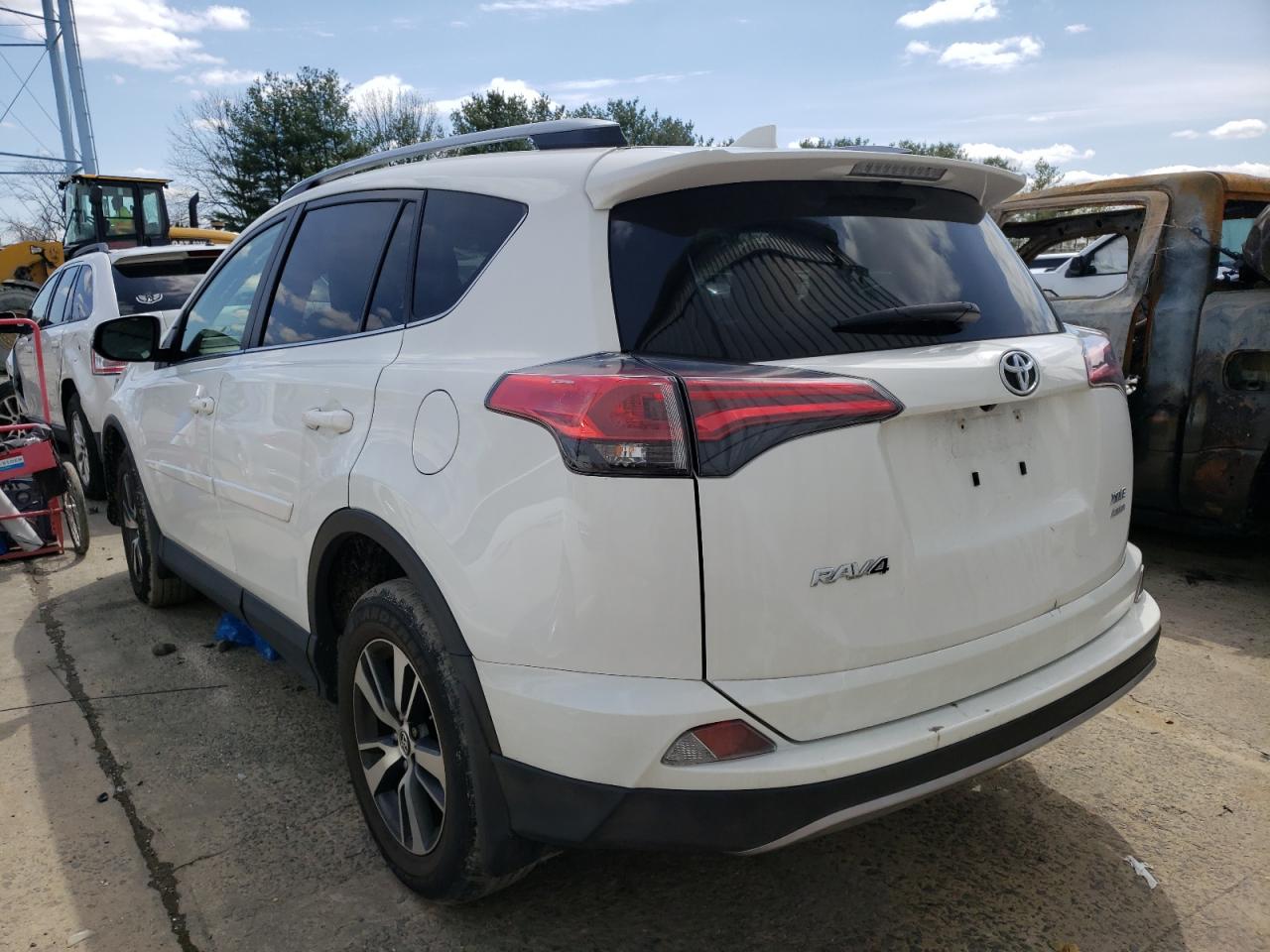 Photo 3 from auction – 2017 TOYOTA RAV4 XLE with VIN JTMRFREV0HD218717