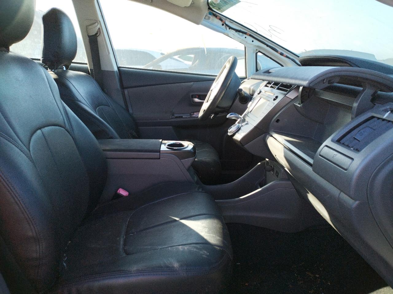 Photo 5 from auction – 2012 TOYOTA PRIUS V with VIN JTDZN3EU8C3026189