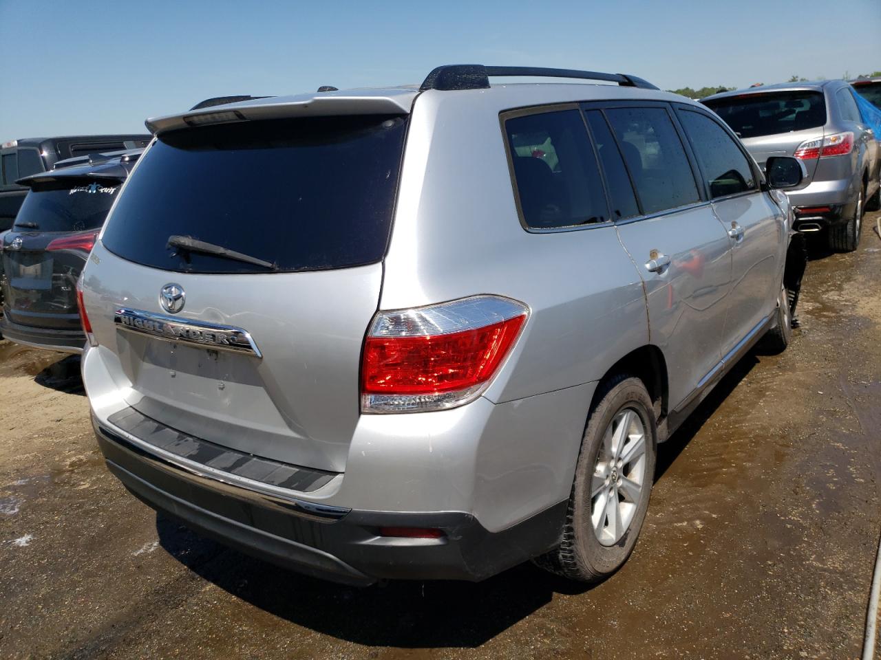 Photo 4 from auction – 2012 TOYOTA HIGHLANDER with VIN 5TDZK3EH3CS074239