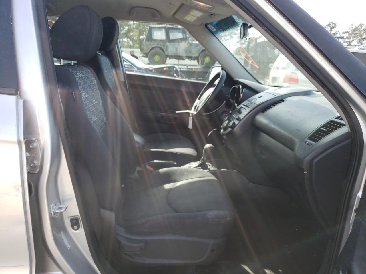Photo 5 from auction – 2011 KIA SOUL with VIN KNDJT2A29B7305837
