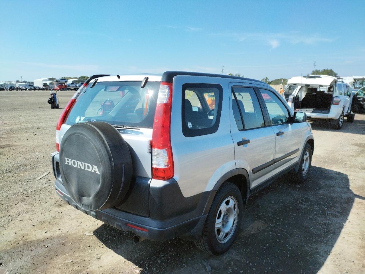 Photo 9 from auction – 2005 HONDA CR-V LX with VIN JHLRD68515C008664