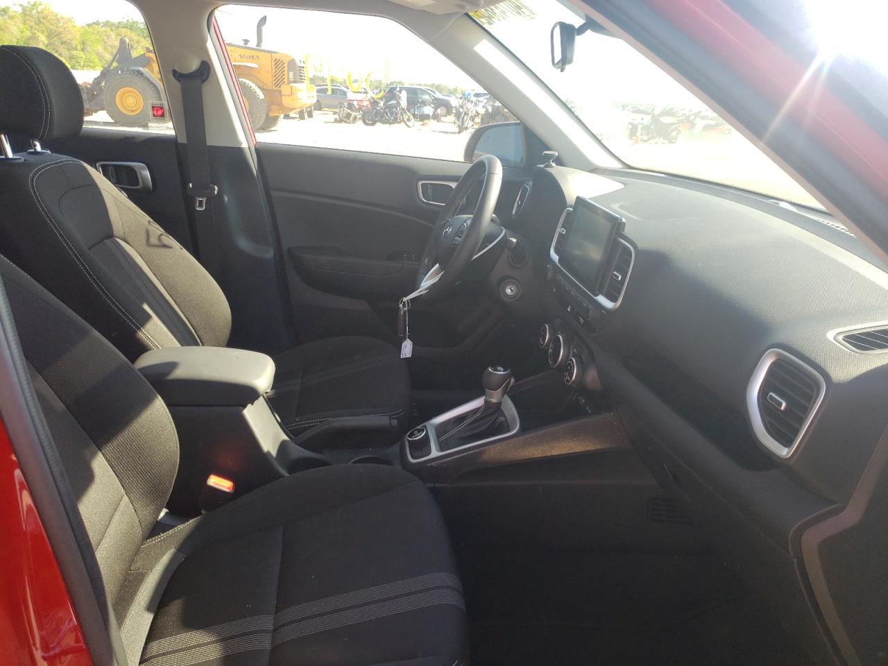 Photo 5 from auction – 2022 HYUNDAI VENUE with VIN KMHRC8A30NU150031