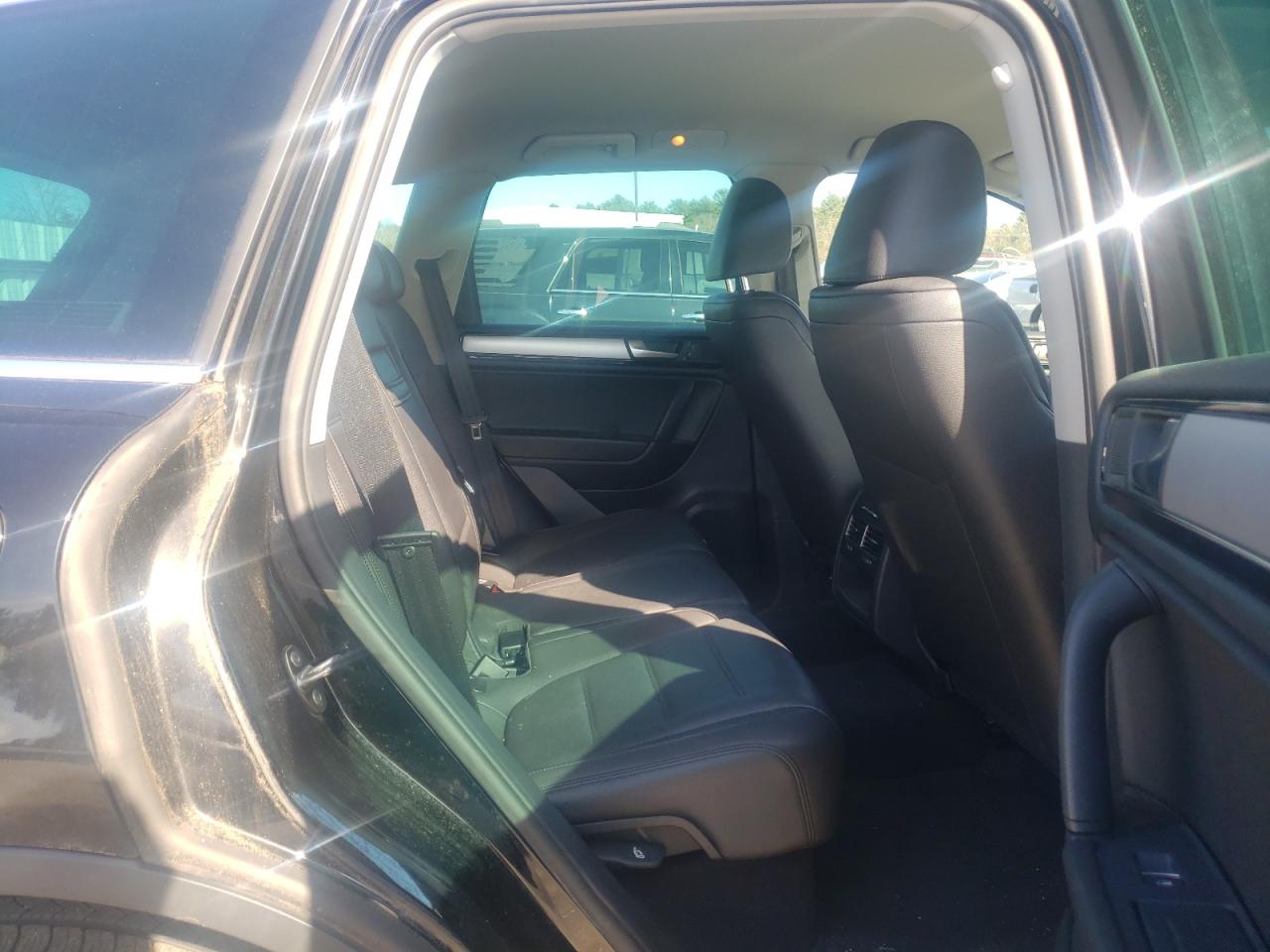 Photo 6 from auction – 2011 VOLKSWAGEN TOUAREG V6 with VIN WVGFF9BP5BD005063