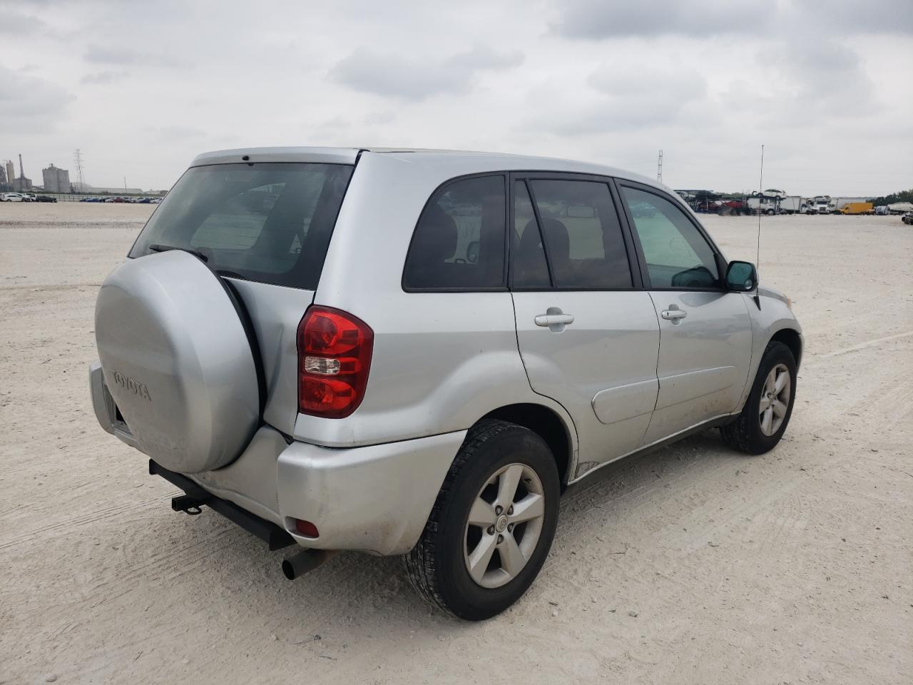 Photo 4 from auction – 2005 TOYOTA RAV4 with VIN JTEGD20V450078200