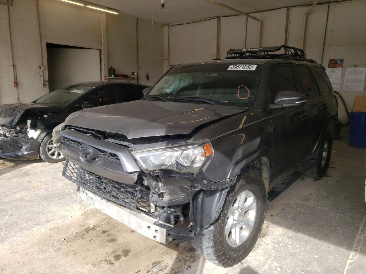 Photo 2 from auction – 2017 TOYOTA 4RUNNER SR with VIN JTEBU5JR4H5441566