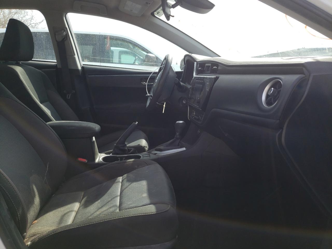 Photo 5 from auction – 2017 TOYOTA COROLLA L with VIN 5YFBURHE4HP659234