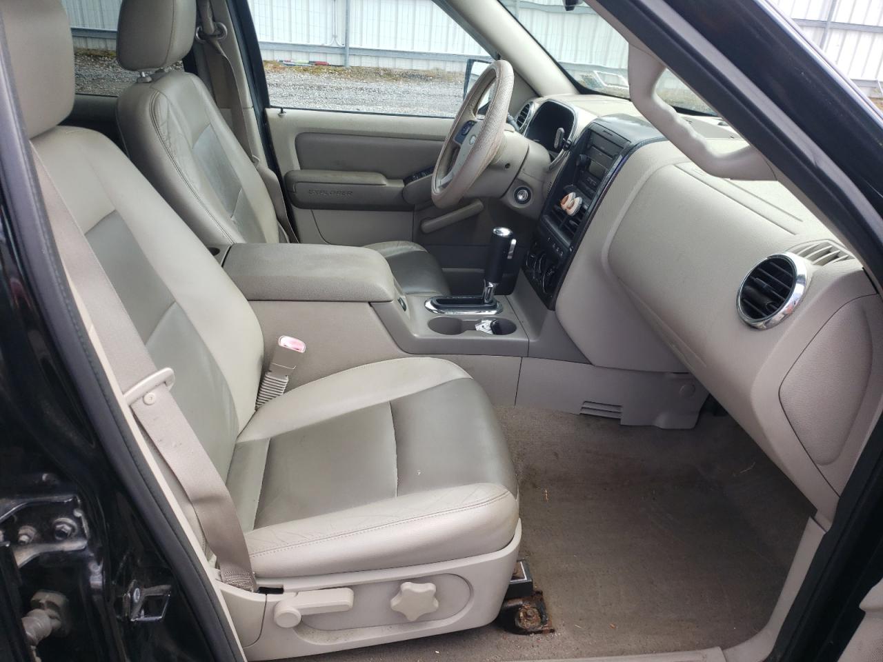 Photo 5 from auction – 2006 FORD EXPLORER X with VIN 1FMEU738X6UA38708