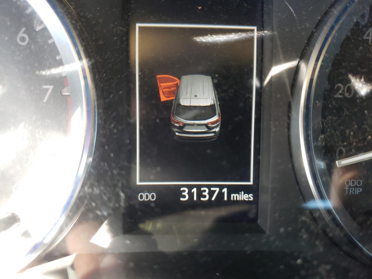 Photo 8 from auction – 2018 TOYOTA HIGHLANDER with VIN 5TDJZRFH4JS552658