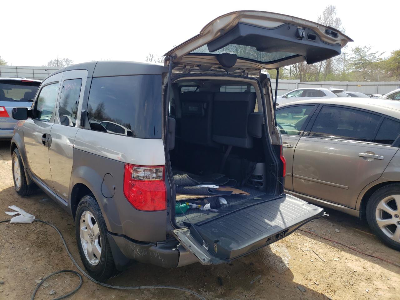 Photo 3 from auction – 2004 HONDA ELEMENT EX with VIN 5J6YH28654L036796