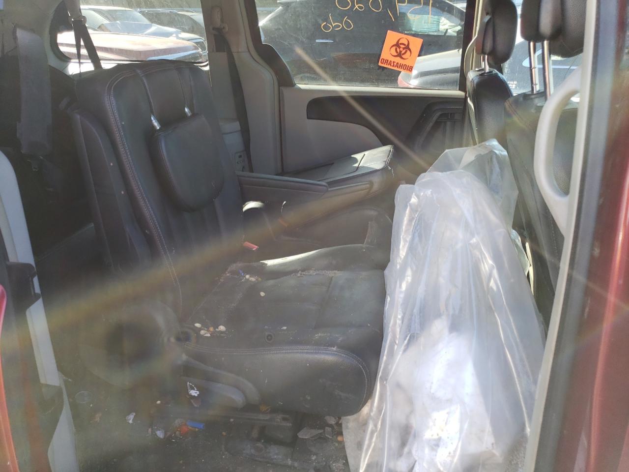Photo 6 from auction – 2015 CHRYSLER TOWN & COU with VIN 2C4RC1BG9FR560256