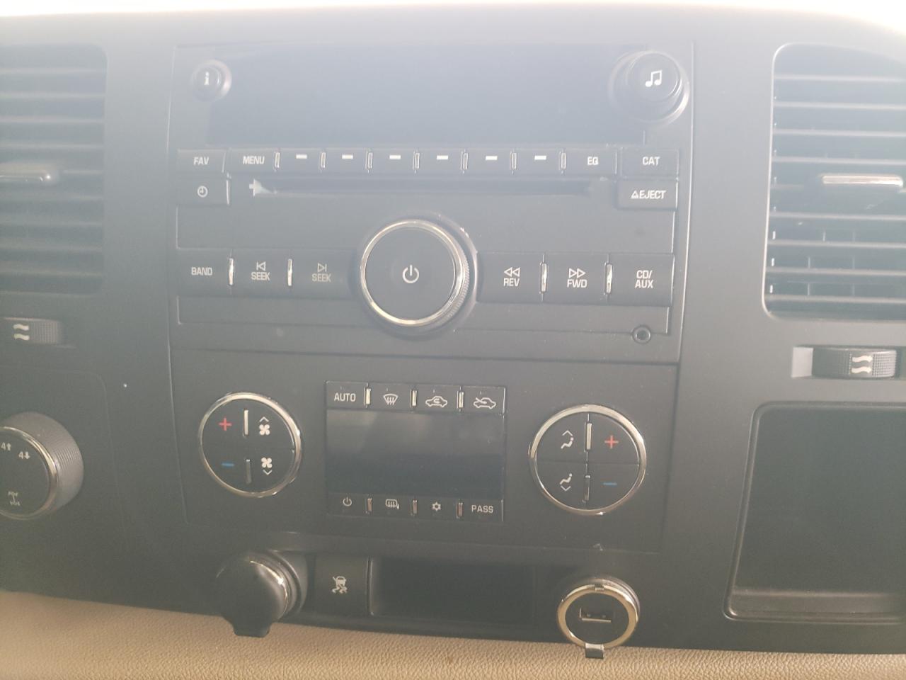 Photo 9 from auction – 2010 CHEVROLET SILVERADO with VIN 3GCRKSE33AG247560