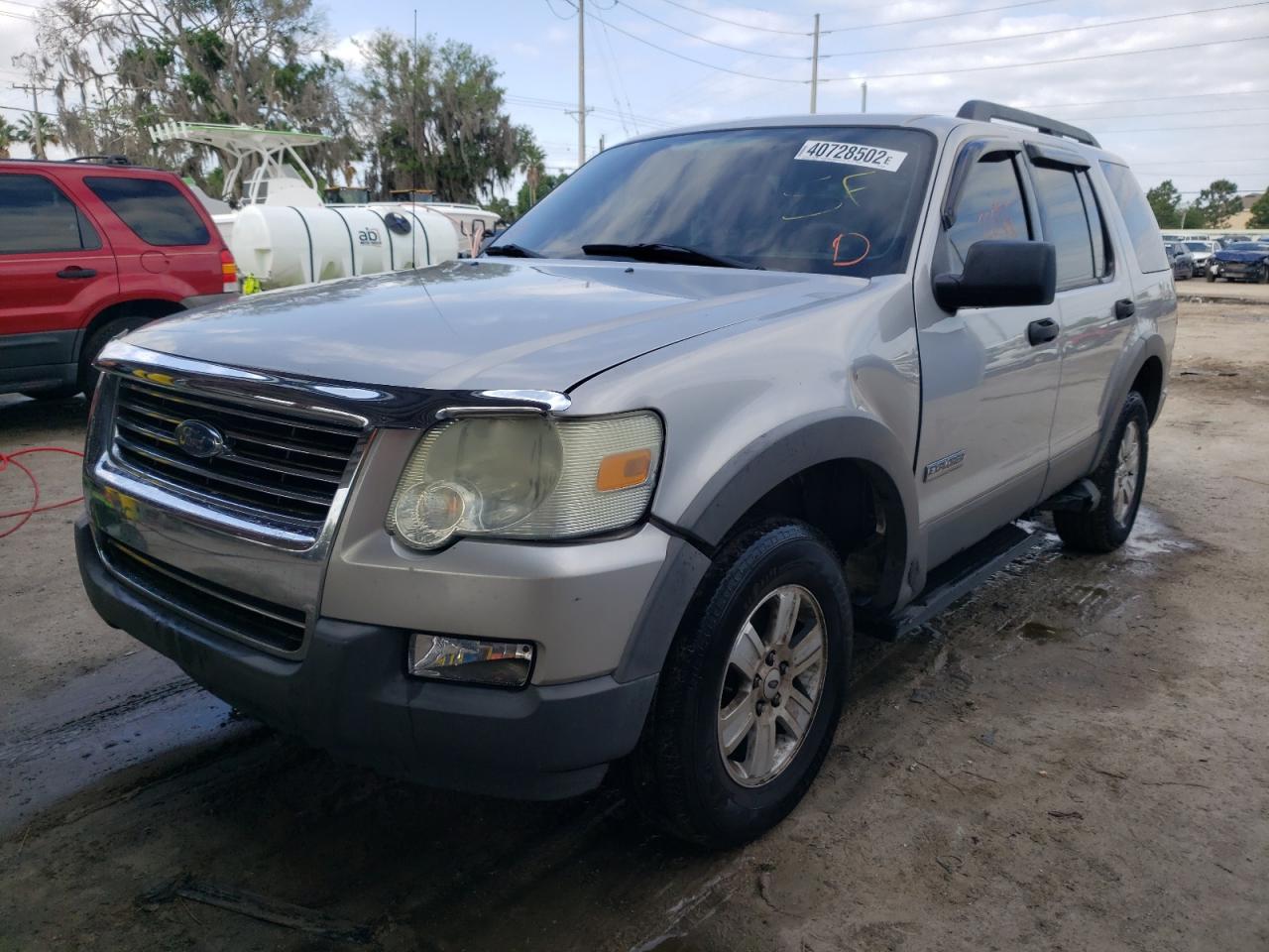 Zdjęcie 2 z aukcji – 2006 FORD EXPLORER X z VIN 1FMEU63E16UA98392