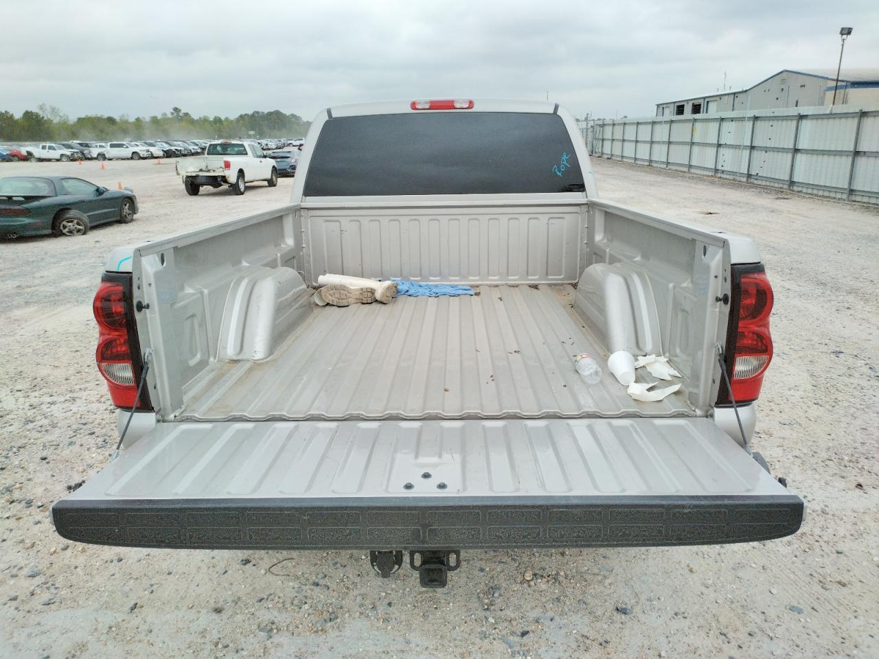 Photo 9 from auction – 2005 CHEVROLET SILVERADO with VIN 1GCEK19BX5E137841
