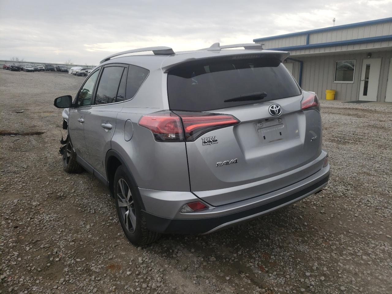 Photo 3 from auction – 2017 TOYOTA RAV4 XLE with VIN 2T3WFREVXHW368145