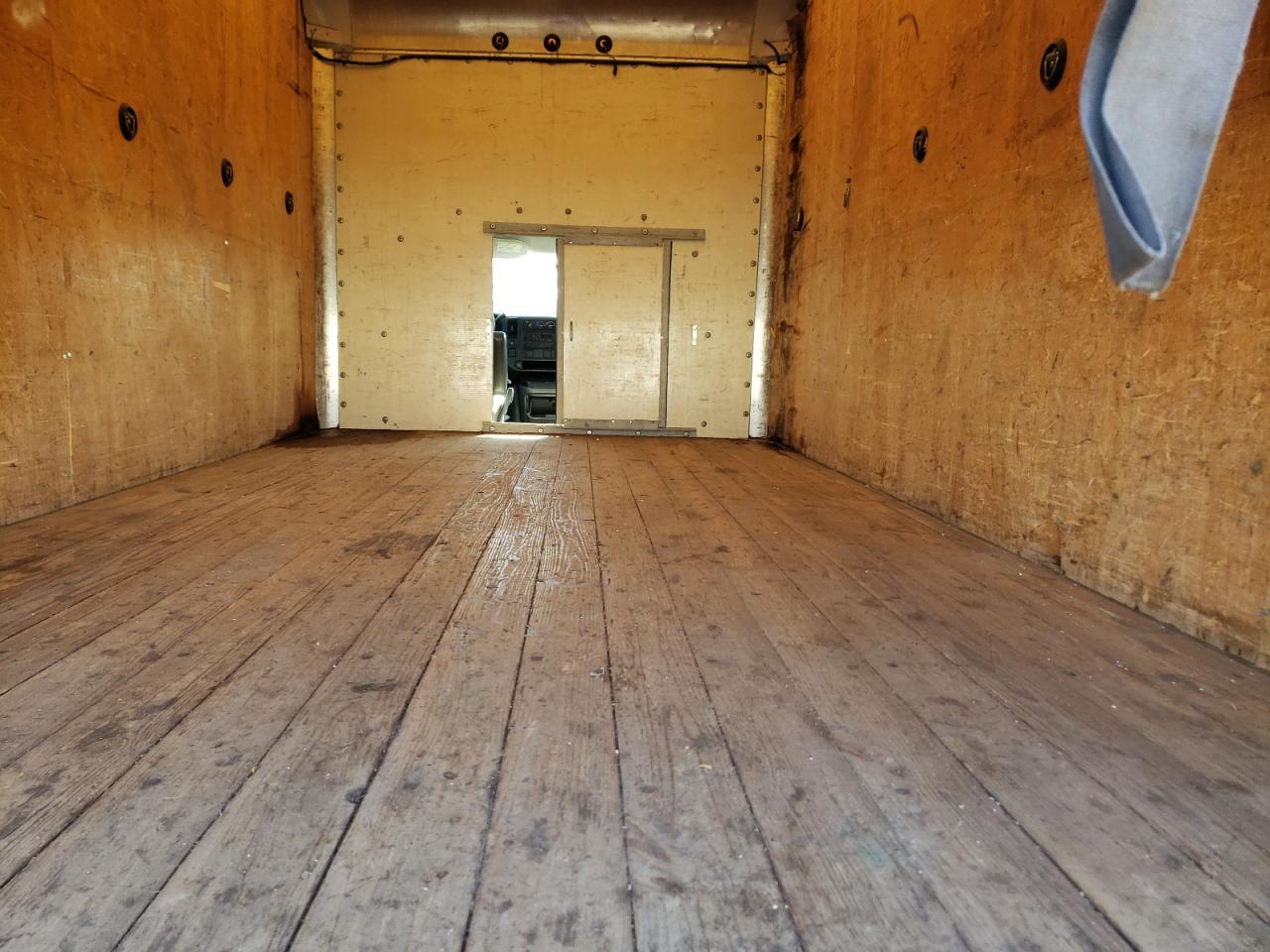 Photo 6 from auction – 2007 CHEVROLET EXPRESS G3 with VIN 1GBJG31U771210316