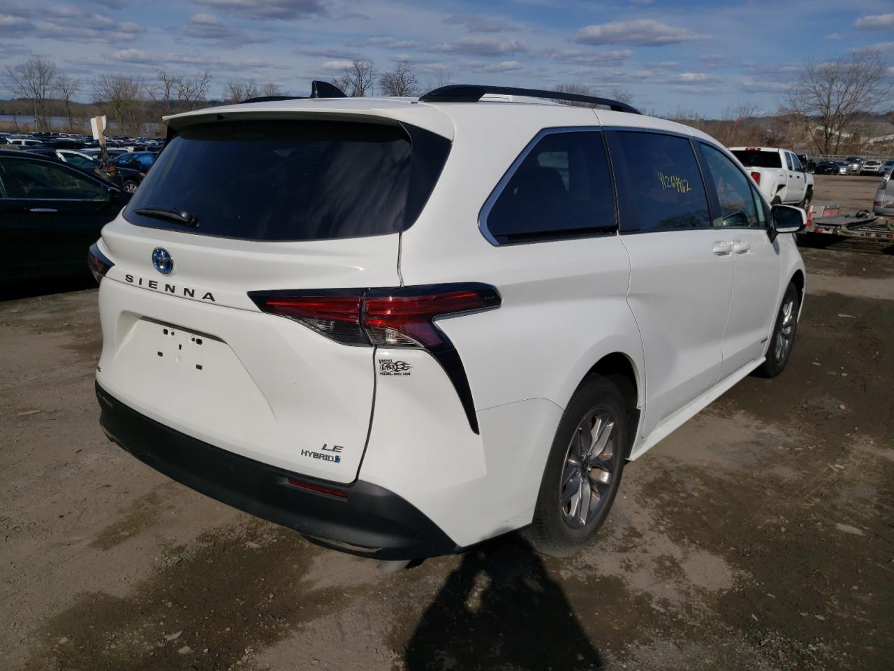 Photo 4 from auction – 2021 TOYOTA SIENNA LE with VIN 5TDKSKFCXMS033347