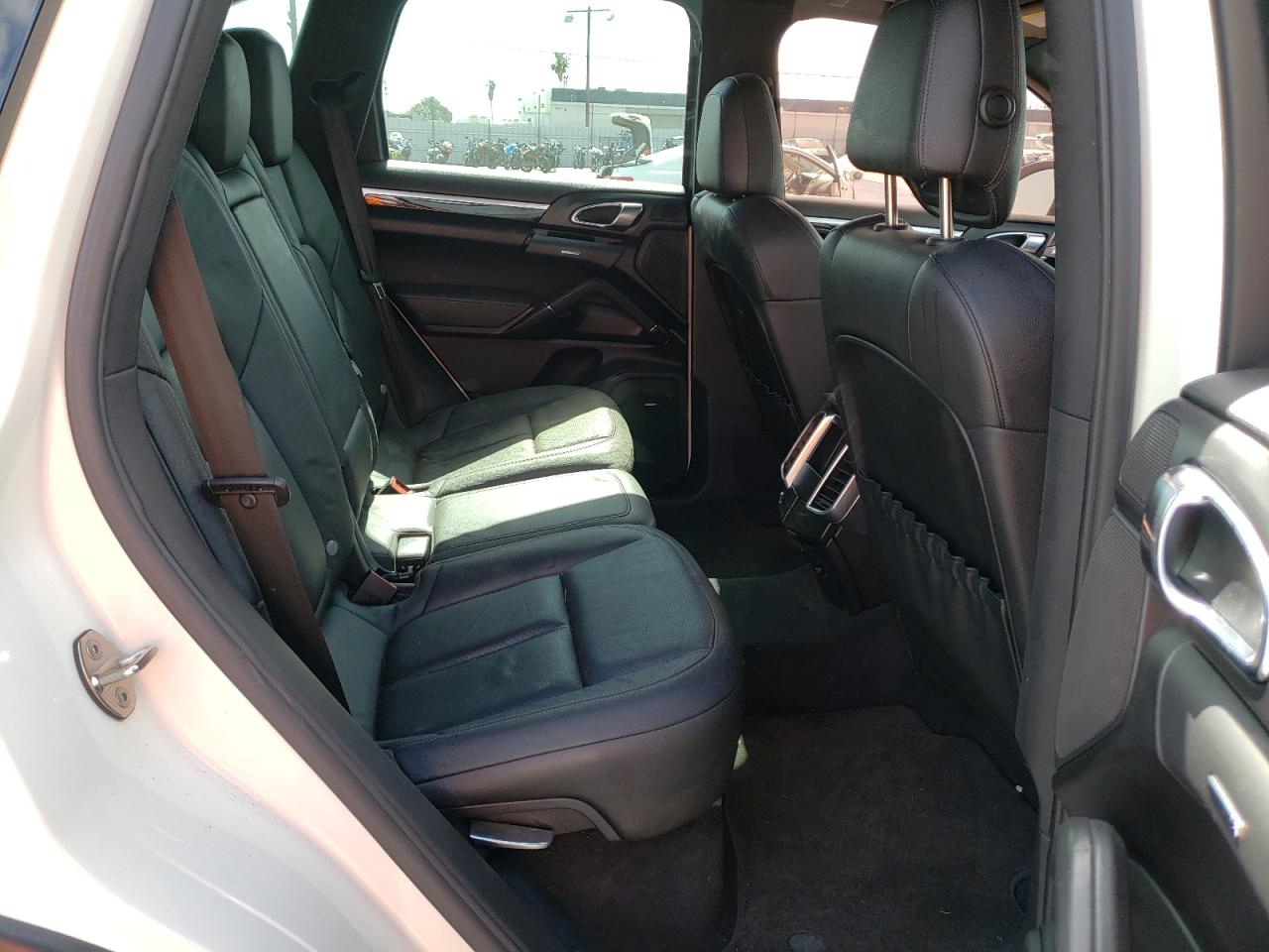 Photo 6 from auction – 2011 PORSCHE CAYENNE S with VIN WP1AB2A26BLA56003
