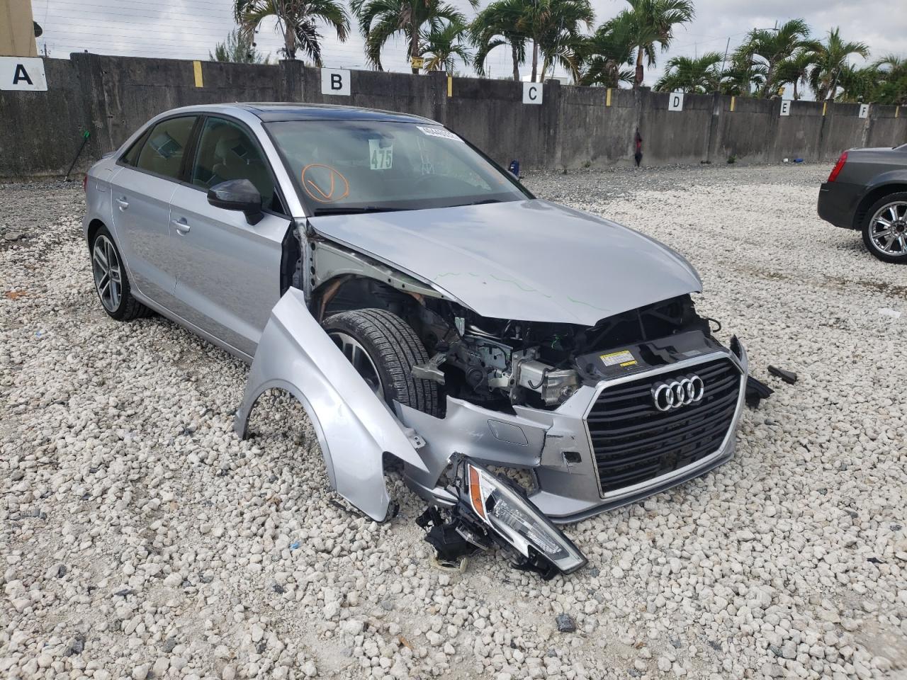 AUDI A3 PREMIUM 2018 with VIN WAUAUGFF4J1085043 - Photo from auction