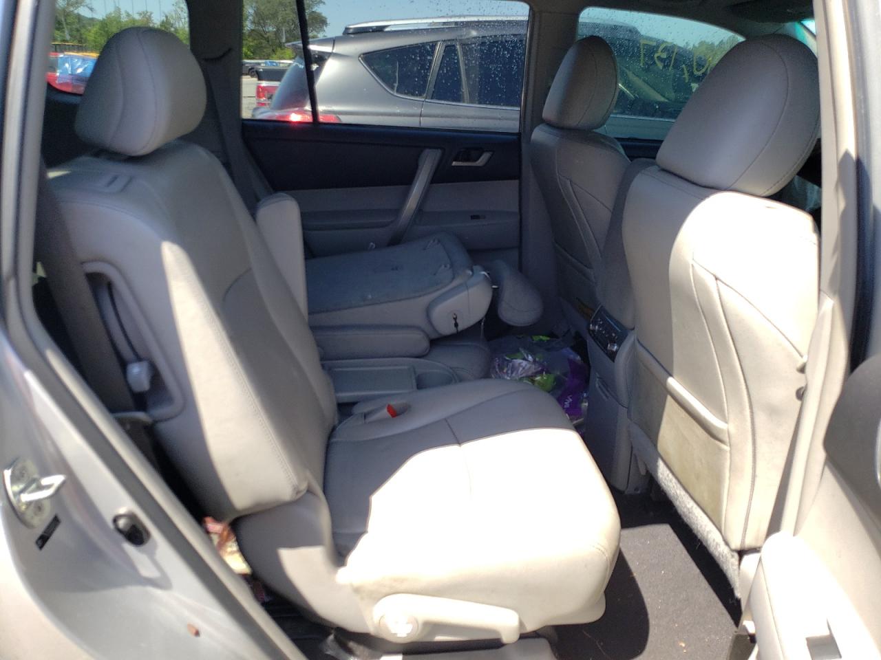 Photo 6 from auction – 2012 TOYOTA HIGHLANDER with VIN 5TDZK3EH3CS074239