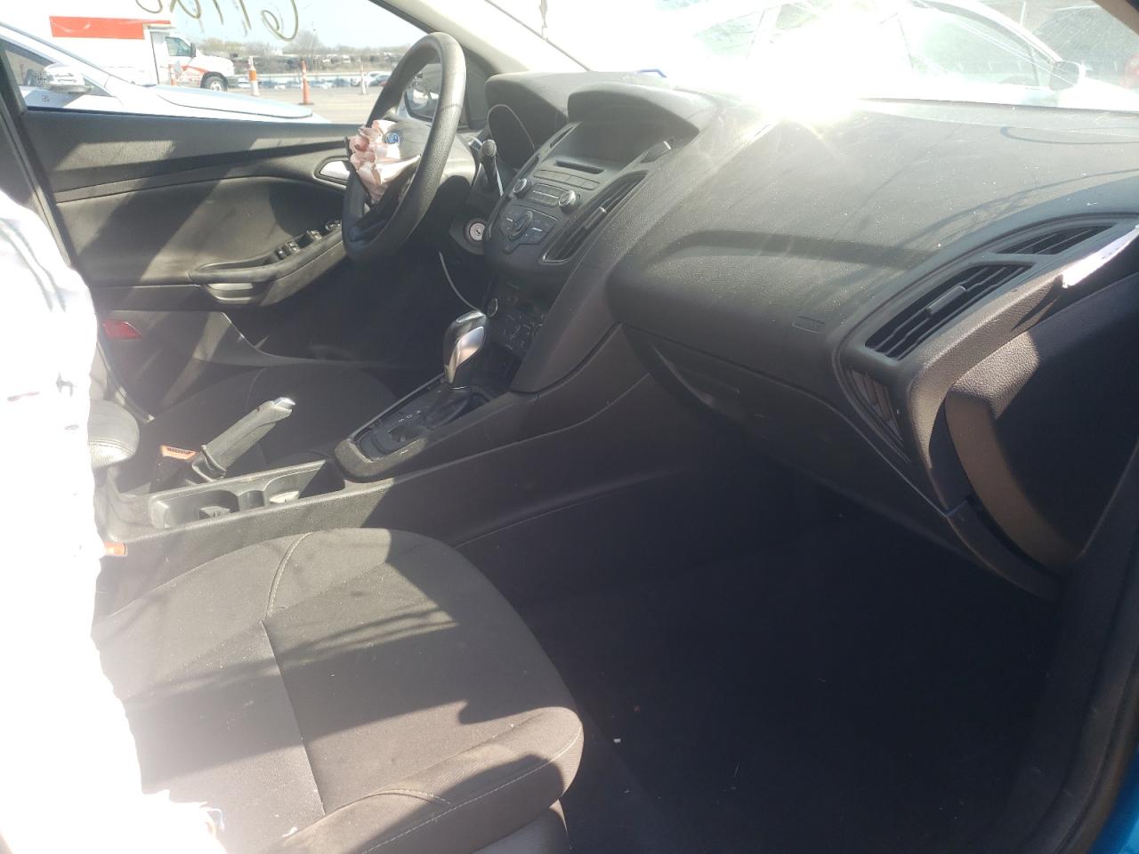 Photo 5 from auction – 2016 FORD FOCUS SE with VIN 1FADP3FE7GL257835