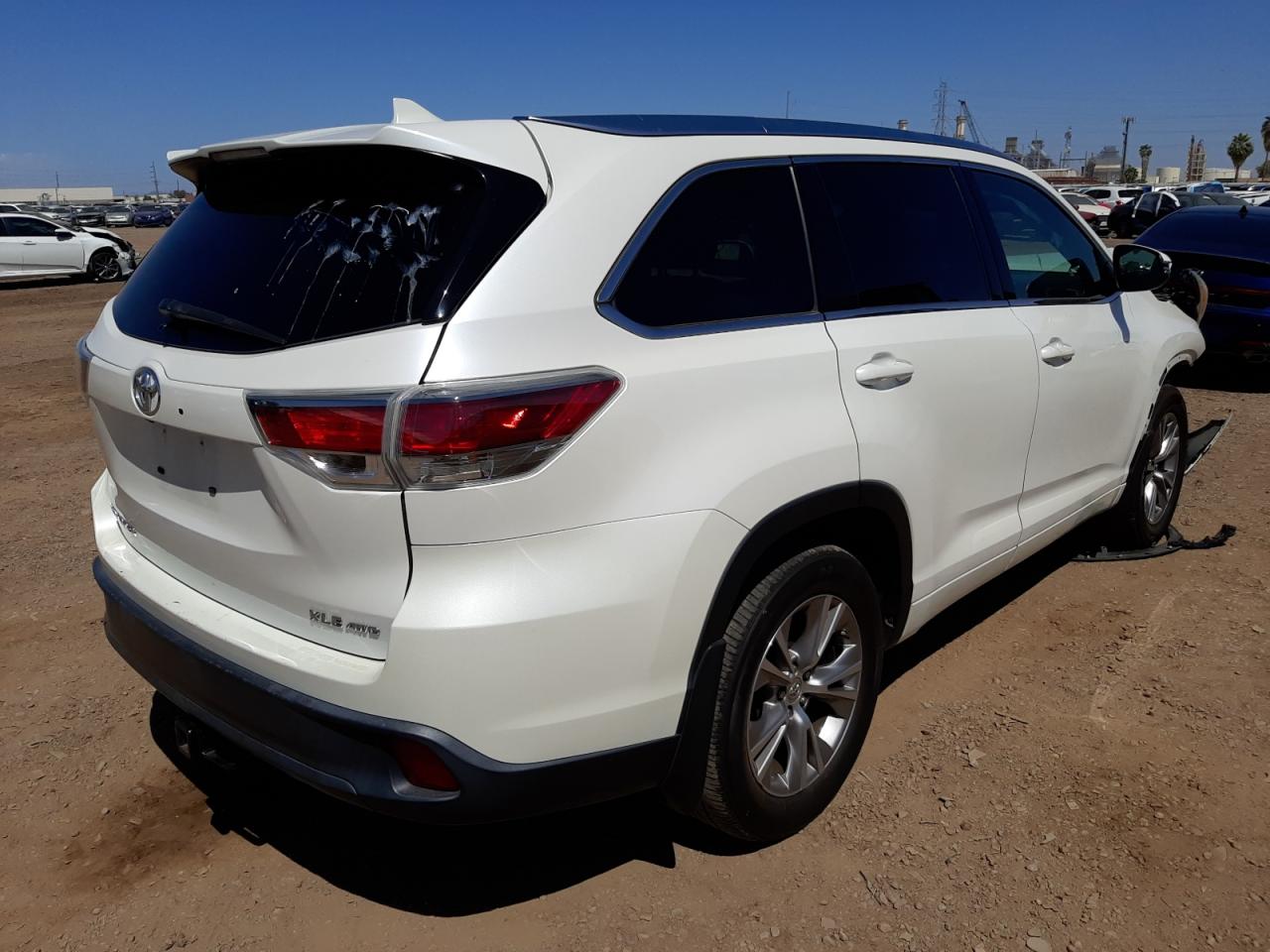 Photo 4 from auction – 2015 TOYOTA HIGHLANDER with VIN 5TDJKRFH2FS183925