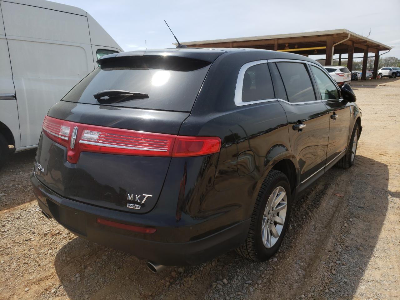 Photo 4 from auction – 2018 LINCOLN MKT with VIN 2LMHJ5NK4JBL01815