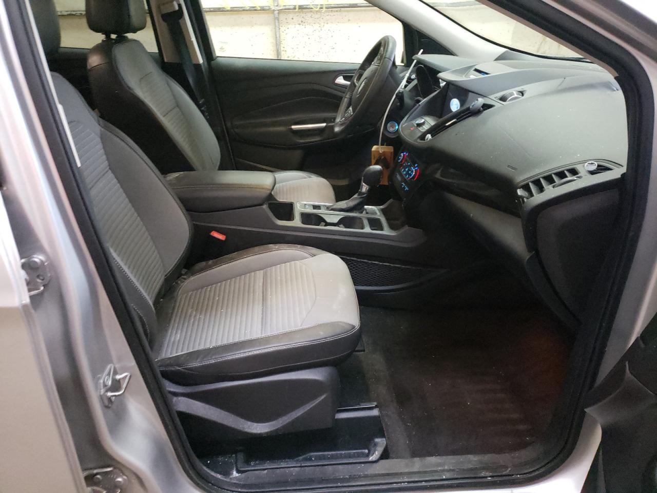 Photo 5 from auction – 2017 FORD ESCAPE SE with VIN 1FMCU9G90HUE10744