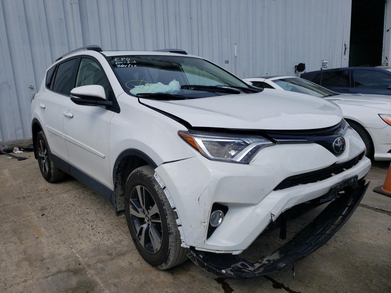TOYOTA RAV4 XLE 2017 with VIN JTMRFREV0HD218717 - Photo from auction