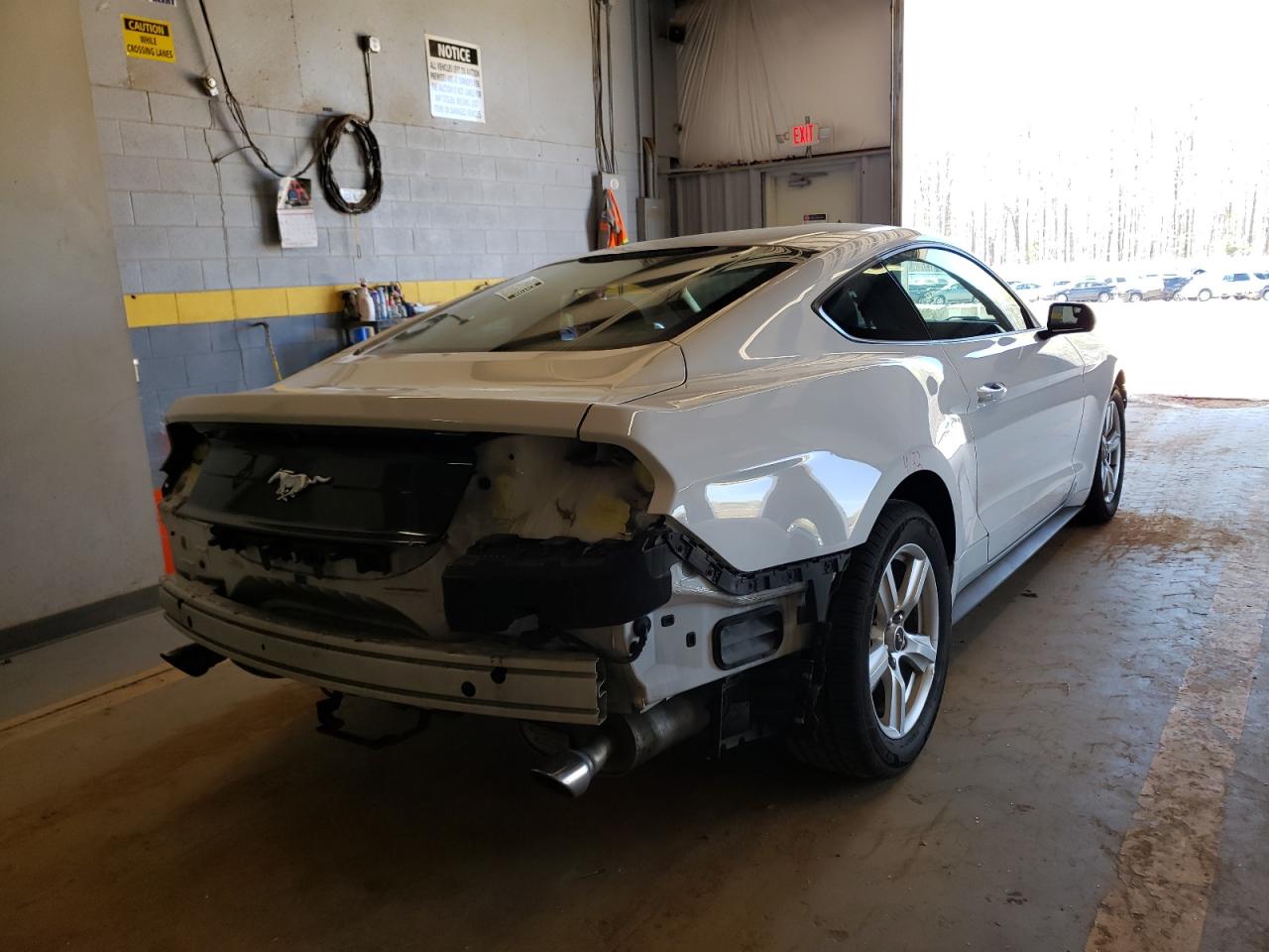 Photo 4 from auction – 2018 FORD MUSTANG with VIN 1FA6P8TH9J5161883