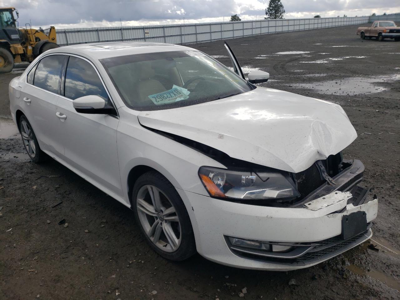 VOLKSWAGEN PASSAT SE 2012 with VIN 1VWBM7A37CC075597 - Photo from auction