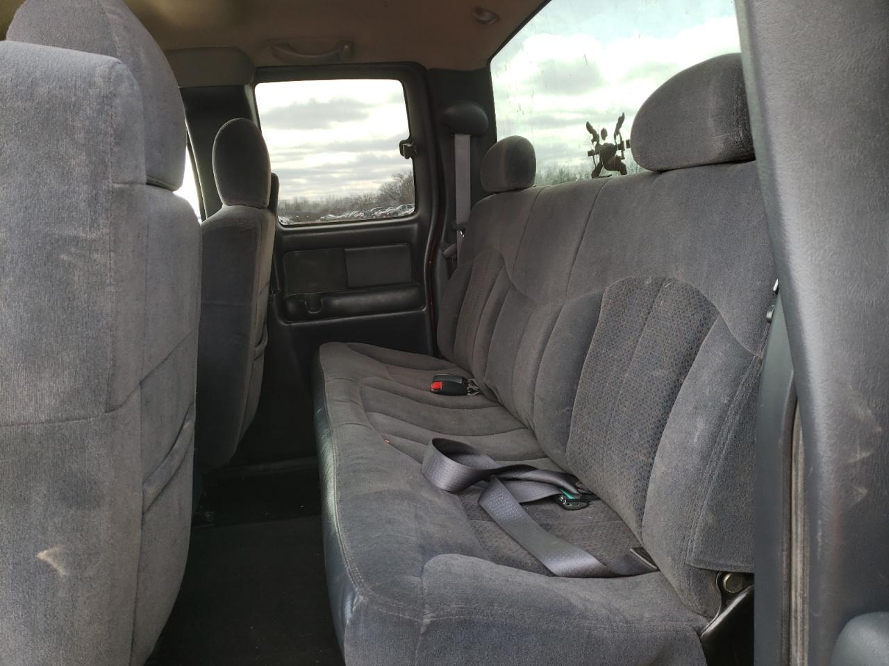 Photo 6 from auction – 2002 CHEVROLET SILVERADO with VIN 2GCEK19T121347220